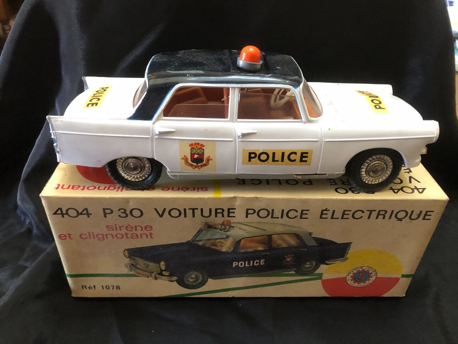 Peugeot 404 – Jouet ancien de la marque France Jouets, réf. 1078