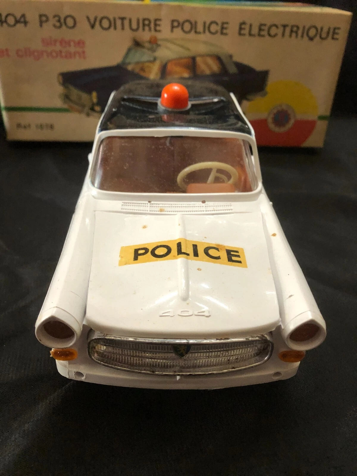 Peugeot 404 – Jouet ancien de la marque France Jouets, réf. 1078