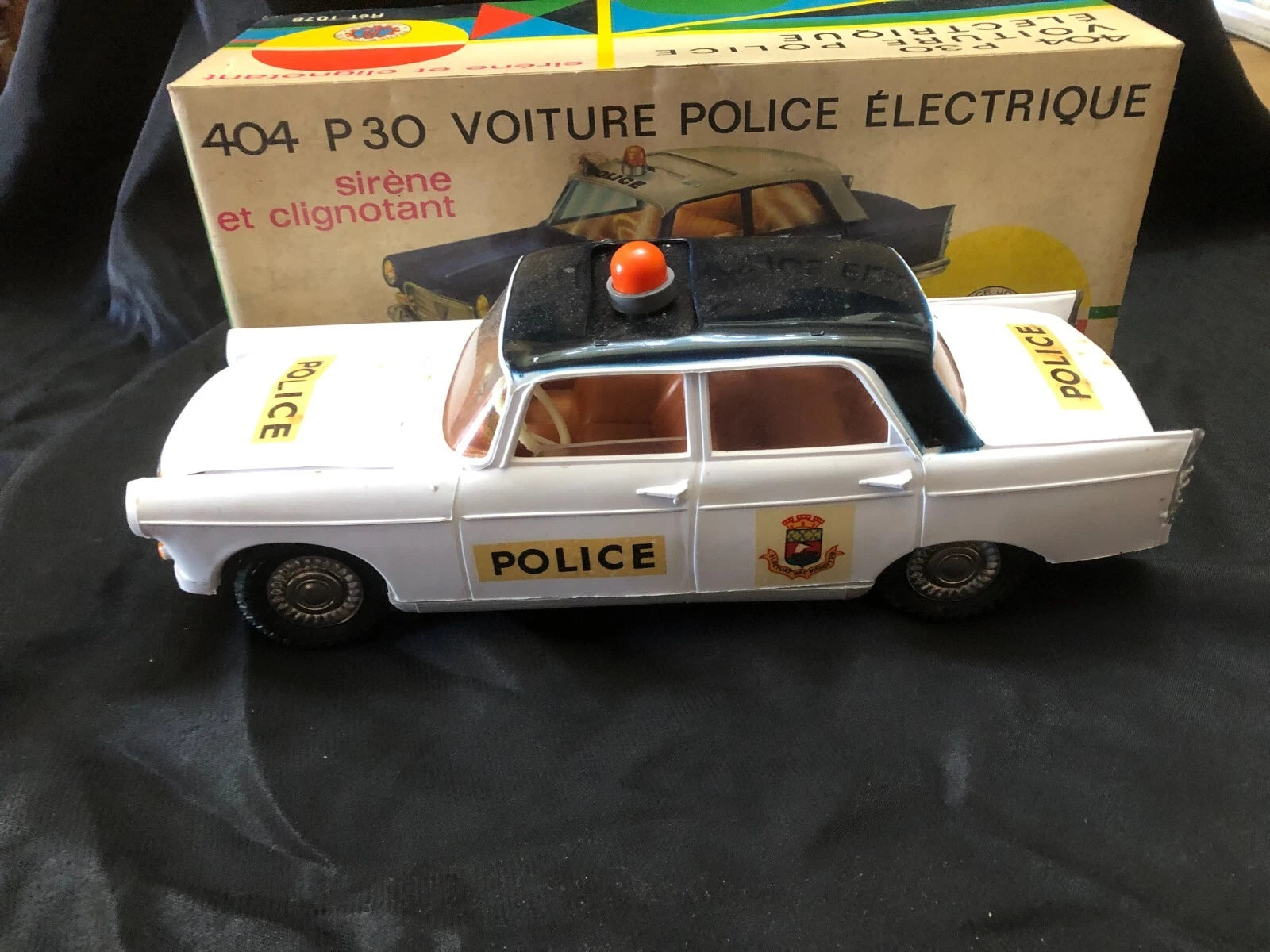 Peugeot 404 – Jouet ancien de la marque France Jouets, réf. 1078
