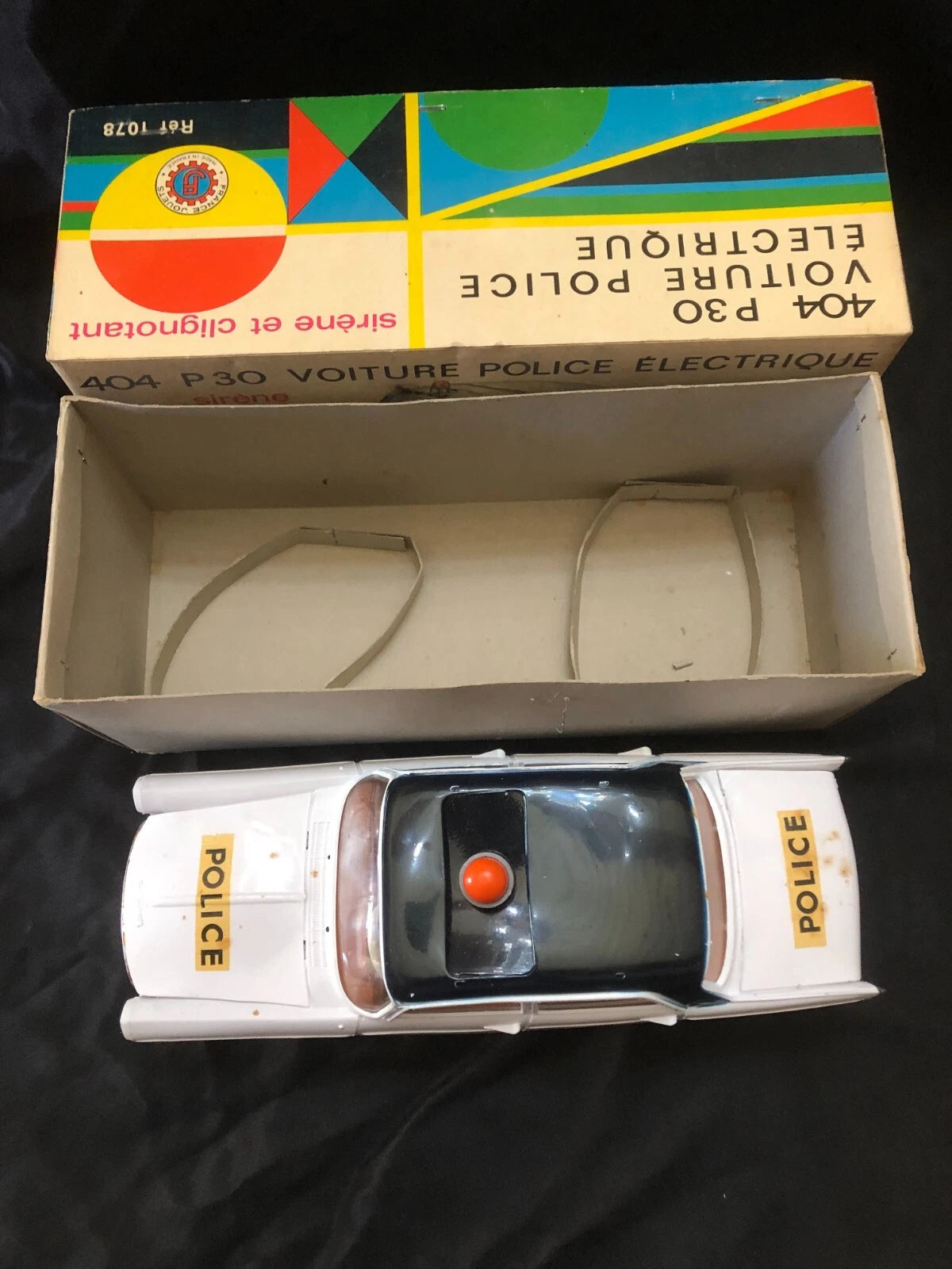Peugeot 404 – Jouet ancien de la marque France Jouets, réf. 1078