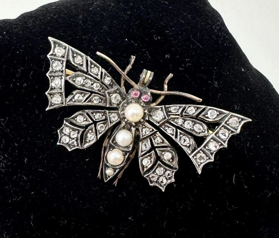 Catégorie : Bijouterie Broche-Pendentif "Papillon de Lumière" – Époque Victorienne