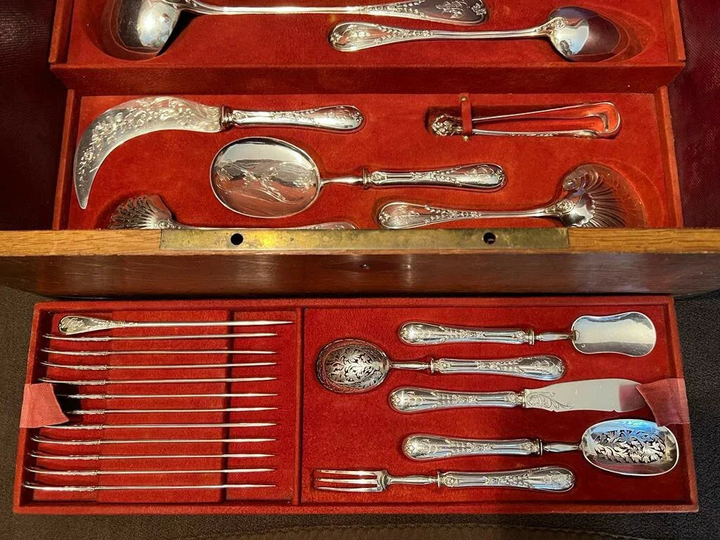 E. PUIFORCAT – IMPORTANTE MÉNAGÈRE EN ARGENT MASSIF