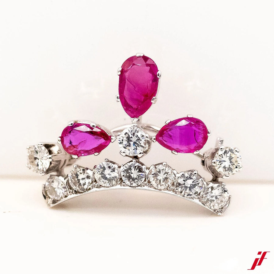 Broche Prestige "Éclat de Rubis" – Or Blanc 18K & Pierres Précieuses