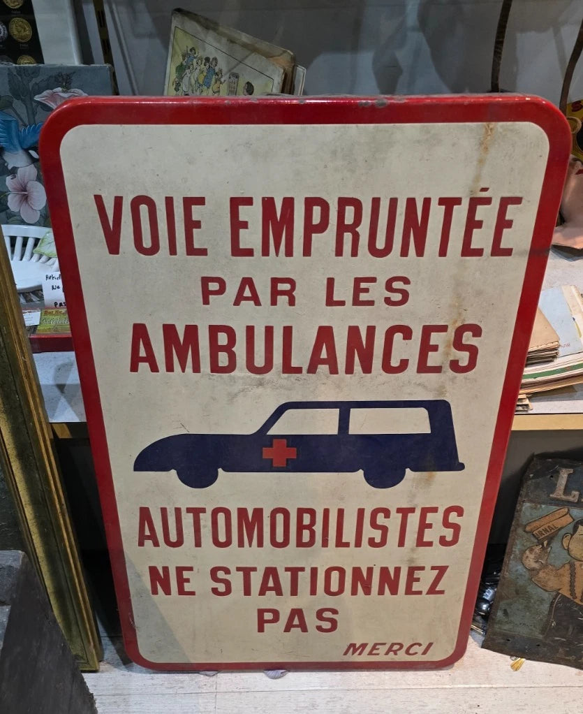 Plaque Émaillée de Signalisation – "Voie Empruntée par les Ambulances"