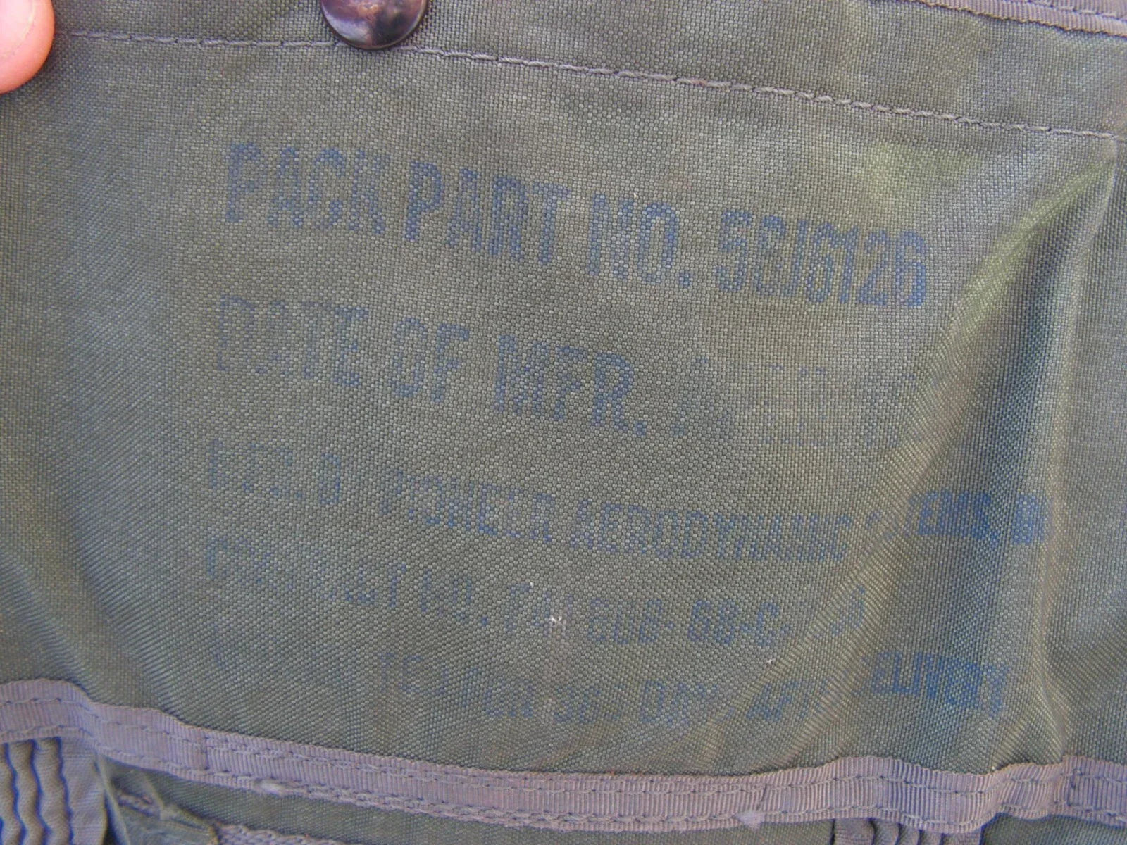 Superbe parachute de pilote américain, daté de 1967 (Guerre du Vietnam)