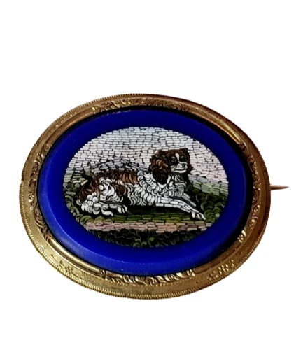 Broche "Le Fidèle Compagnon" – Micro-mosaïque Victorienne